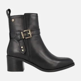 Botines negros de piel con adorno de hebilla y tacón medio